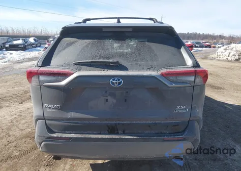 2021 Toyota Rav4 Hybrid Xse z USA, uszkodzony, nr VIN 2T3E6RFV2MW015404